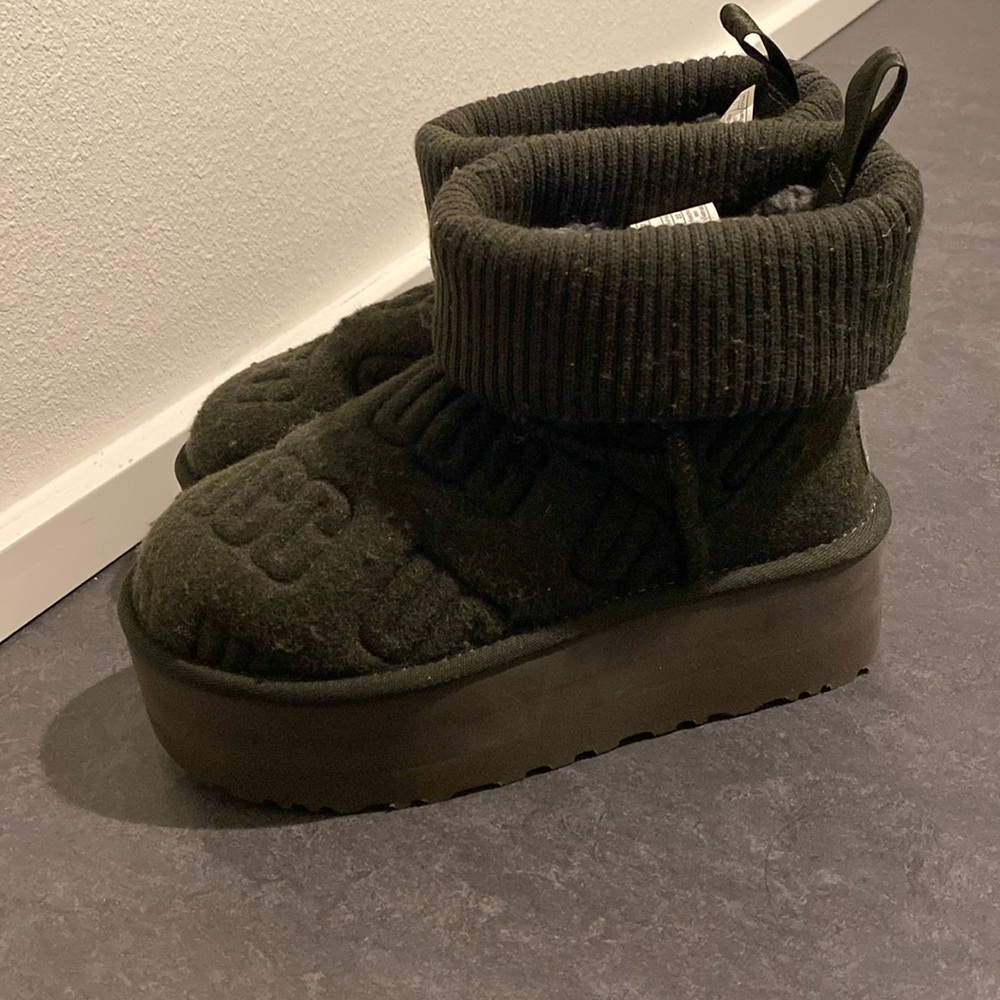 UGG Classic Mini Platform Felted Boots Size 5